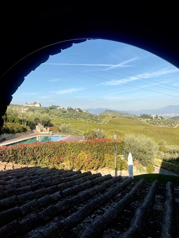 Zdjęcie z galerii obiektu Room in BB - Room overlooking the vineyards and Florence w mieście Carmignano