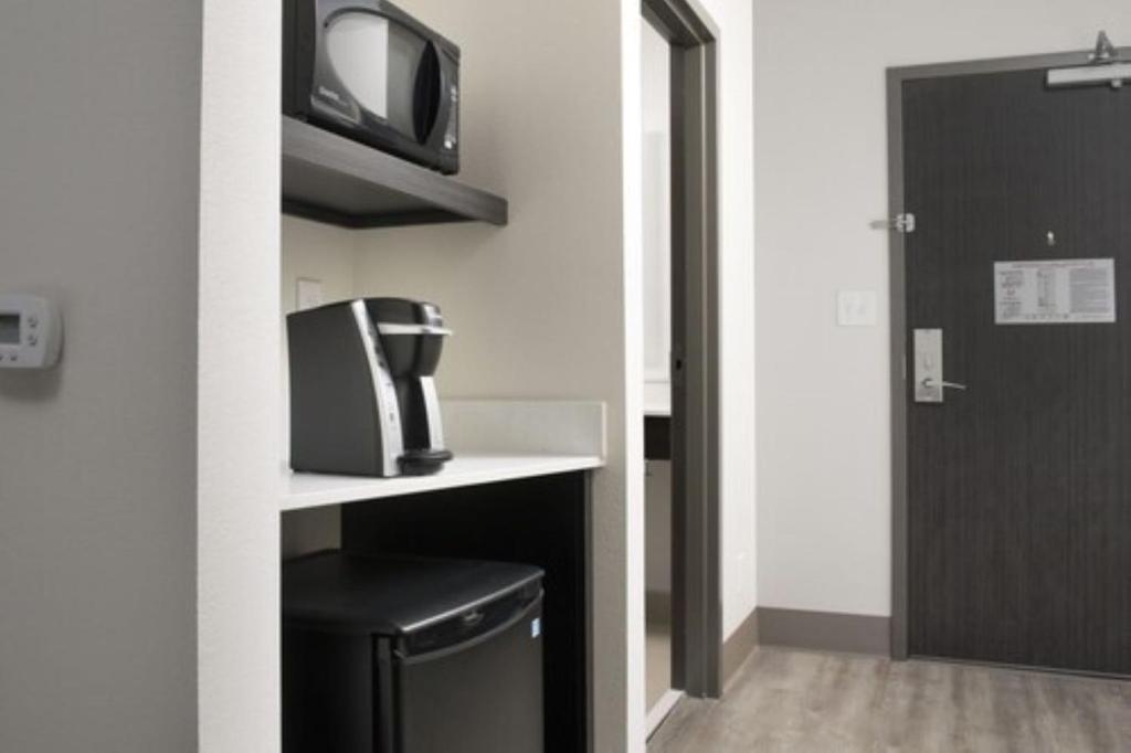 Holiday Inn Express & Suites - North Brunswick by IHG photo