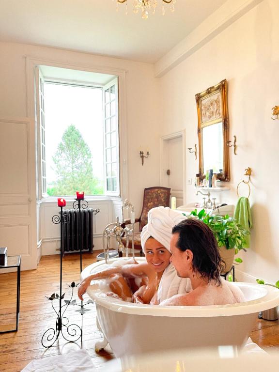 Hosté ubytování chateau isigny, le plus petit et le plus secret des châteaux de charme