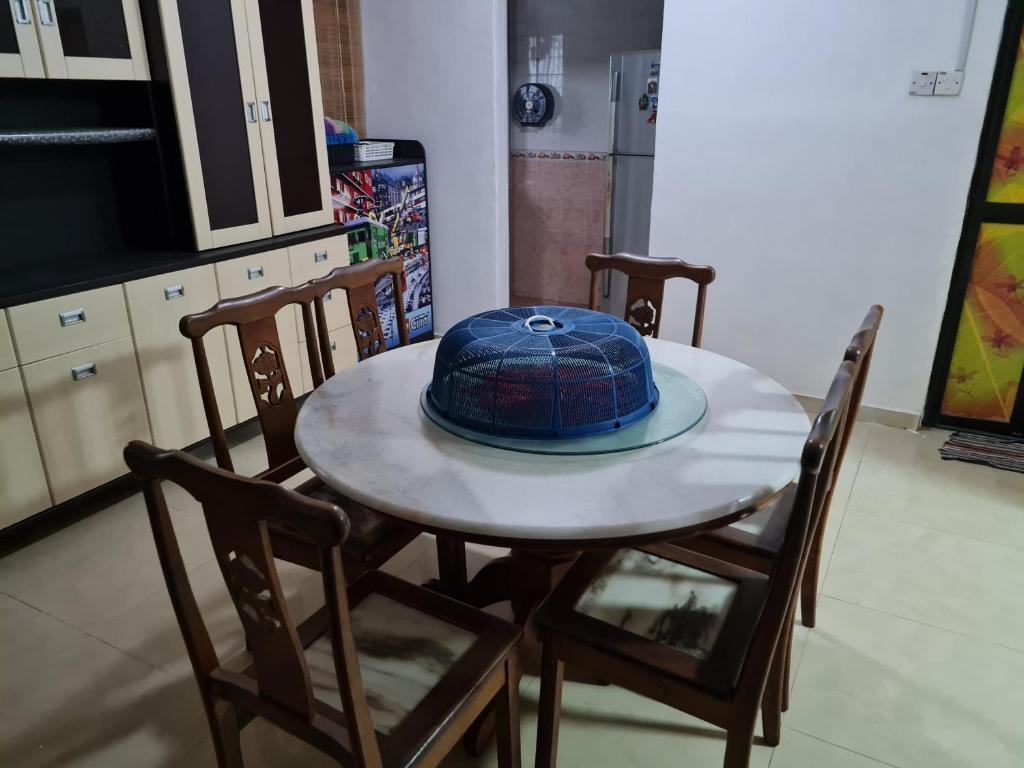 Kuchyň nebo kuchyňský kout v ubytování Homestay Haizal Dataran Segar Haizal Guest House