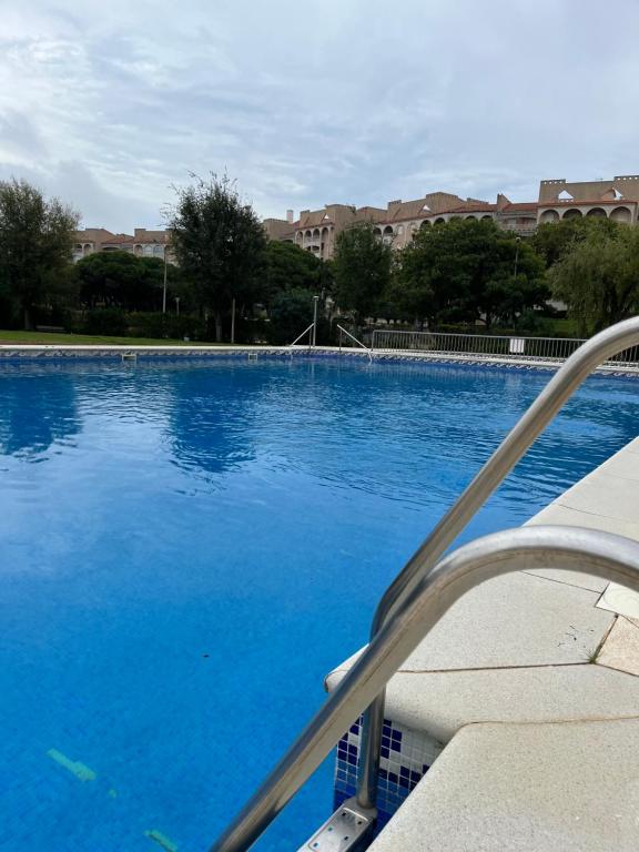 Bazén v ubytovaní Apartamento Portisol alebo v jeho blízkosti