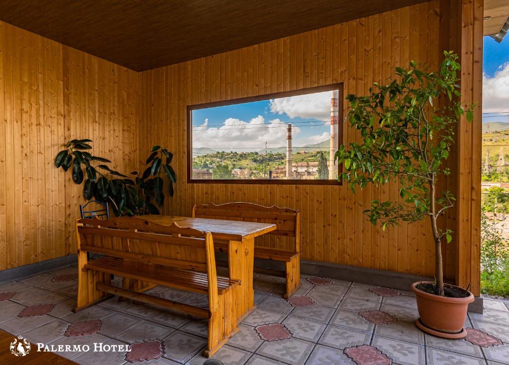 Nespecifikovaný výhled na hory nebo výhled na hory při pohledu z hotelu