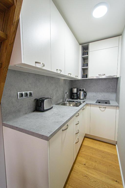 Kuchyňa alebo kuchynka v ubytovaní Main train station apartment close to the the Main Square!
