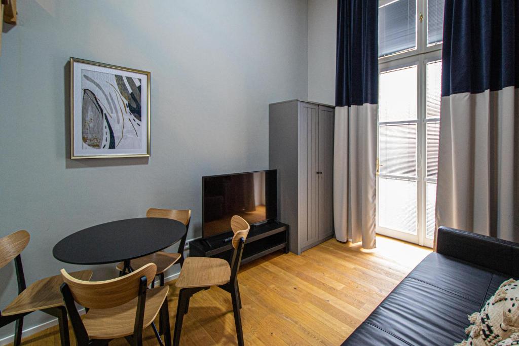 Televízia a/alebo spoločenská miestnosť v ubytovaní Main train station apartment close to the the Main Square!