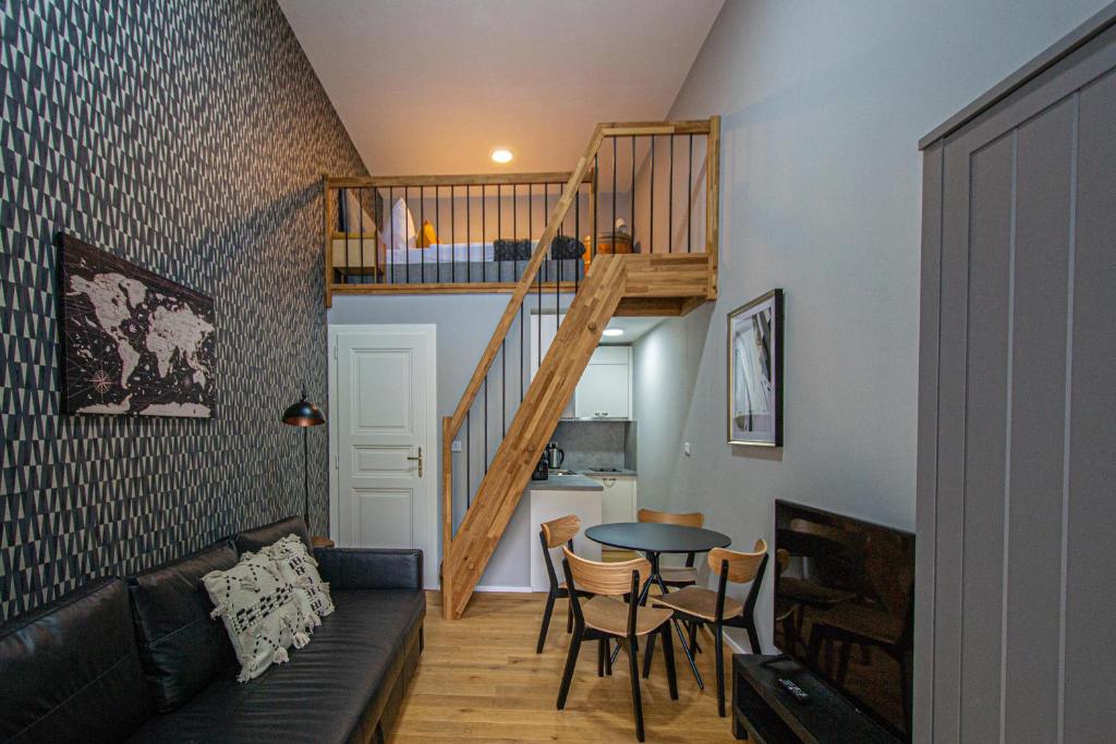 Posedenie v ubytovaní Main train station apartment close to the the Main Square!