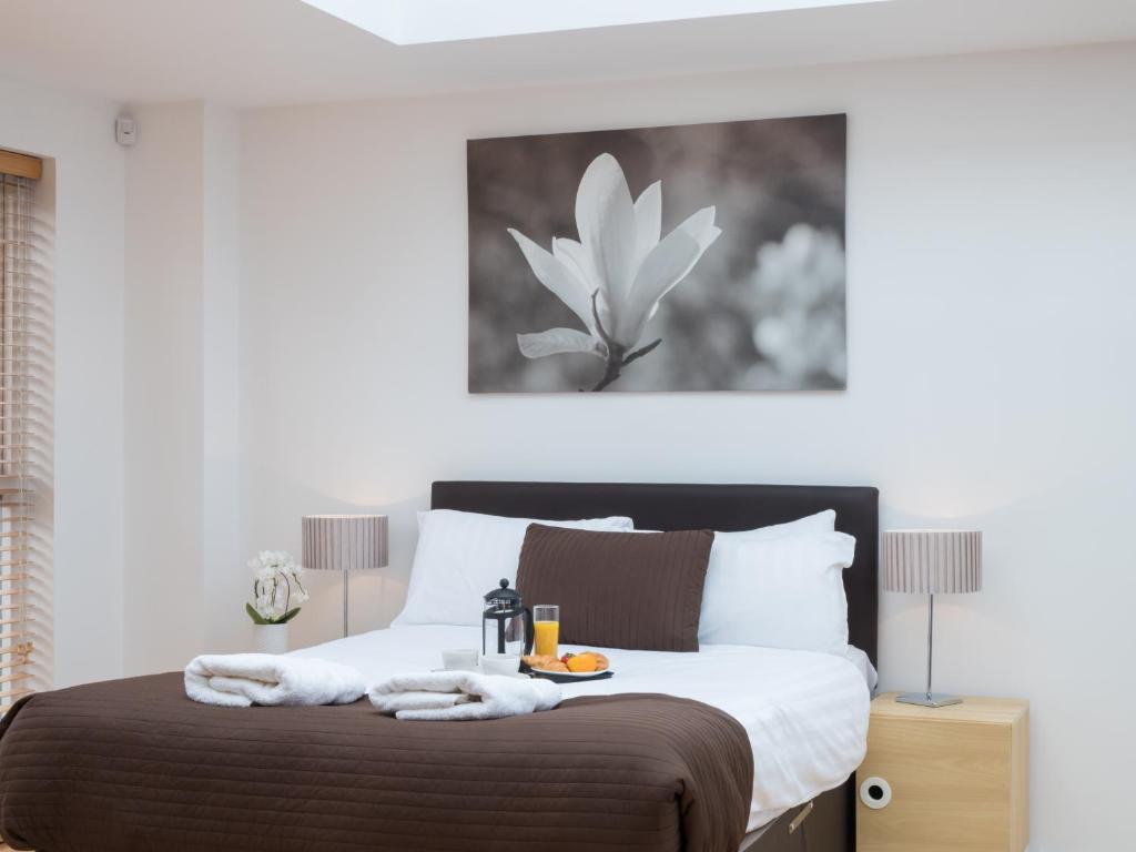 Base Serviced Apartments - Duke Street - Three-Bedroom Apartment