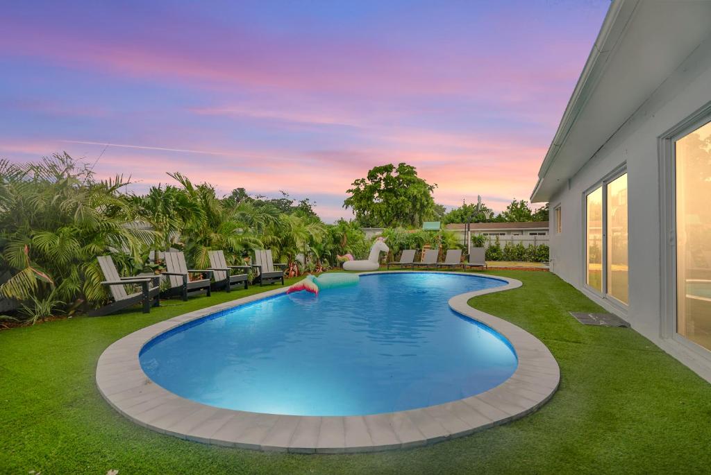 a swimming pool in the yard of a house at Family 5BR Miami Resort Pool, Sports & BBQ Oasis L04 in Miami
