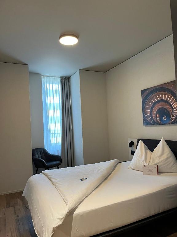 Postel nebo postele na pokoji v ubytování Centurion Swiss Quality Towerhotel Windisch