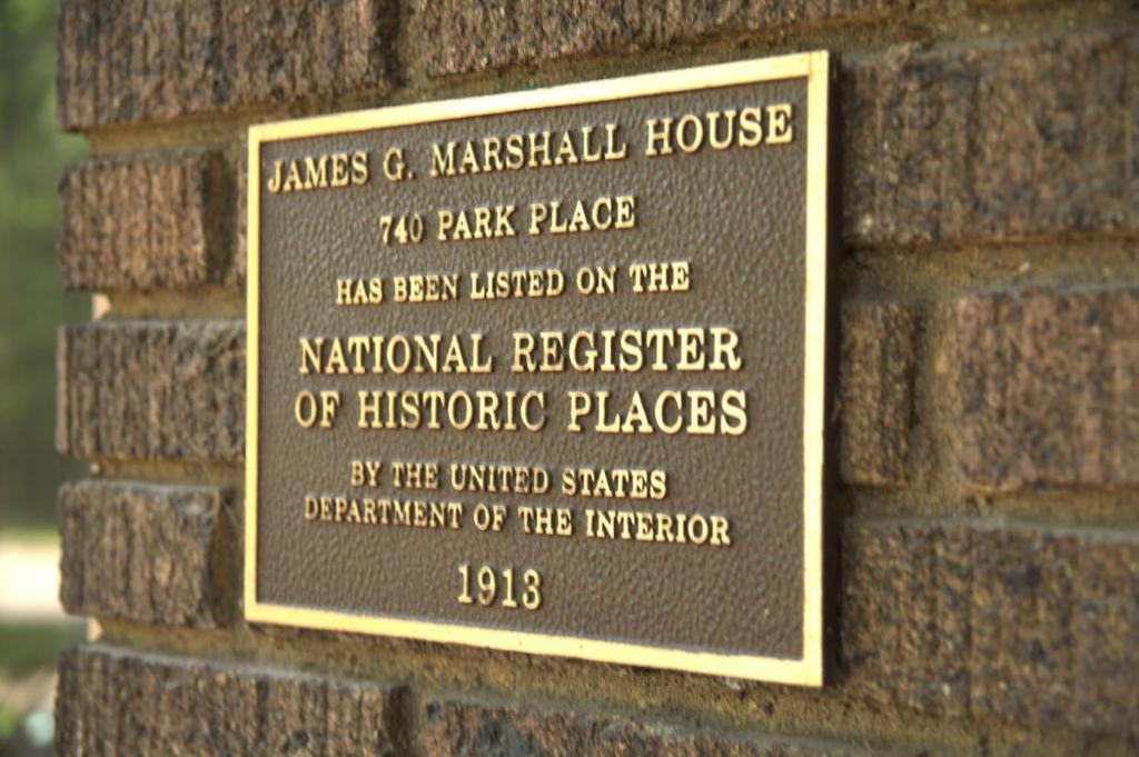 a plaque on the side of a brick wall at The Marshall House in Niagara Falls