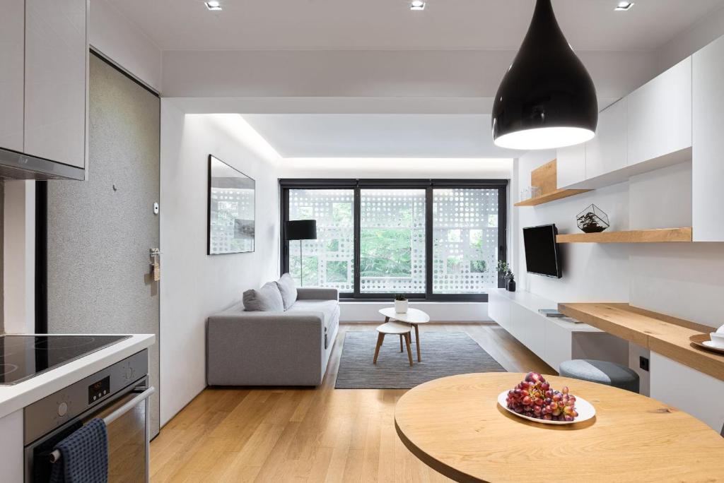 Urban Stripes Athens - 10