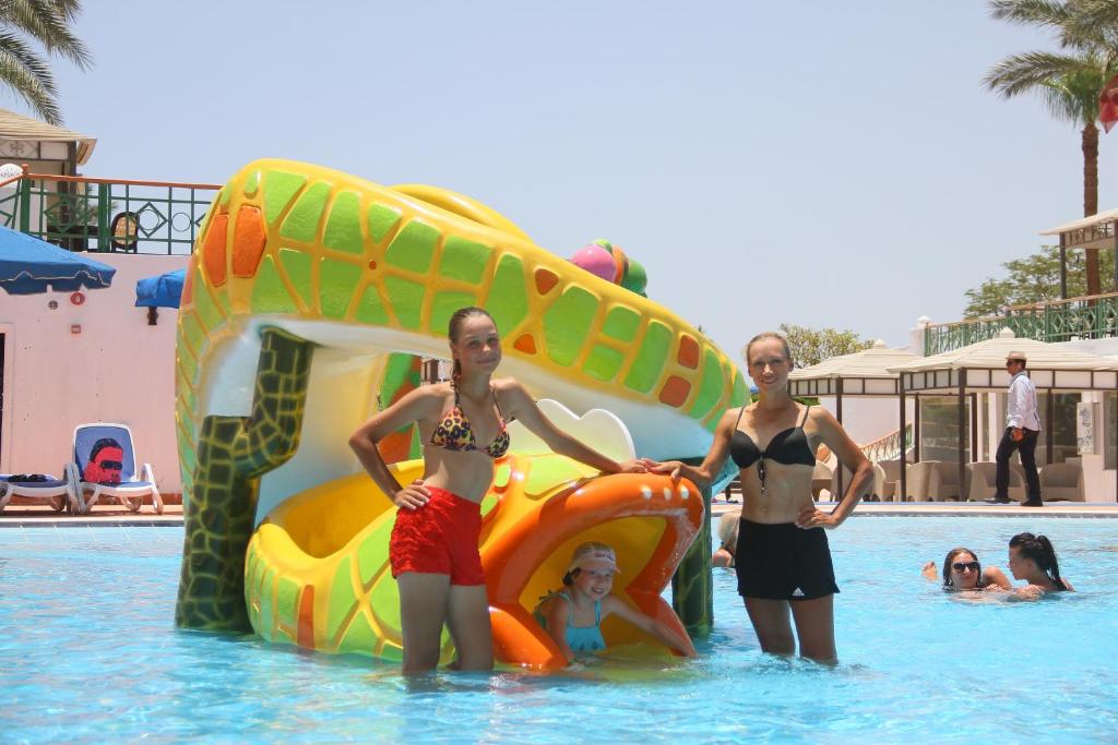 Bazén v ubytování Gafy Resort Aqua Park nebo v jeho okolí