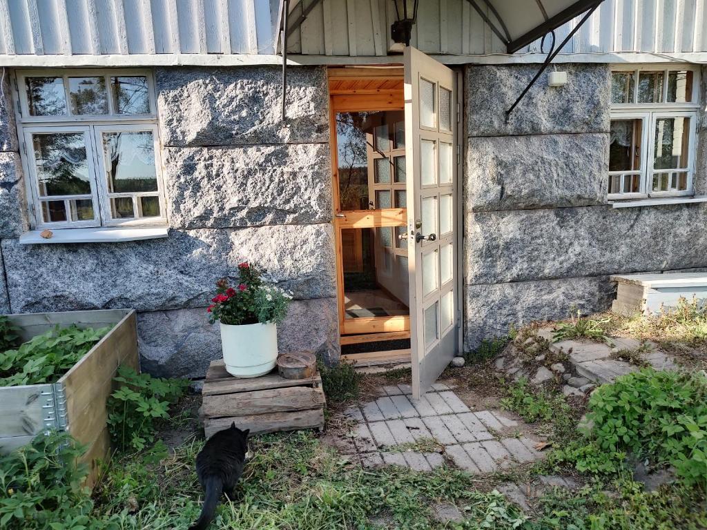 Narvan Maatilamajoitus Helenan Kanat ja Kammarit - Habitación Familiar Con Sauna