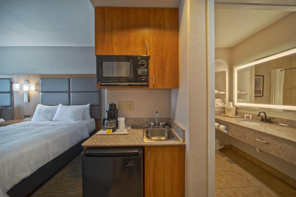Wingate by Wyndham Houston Bush Intercontinental Airport photo