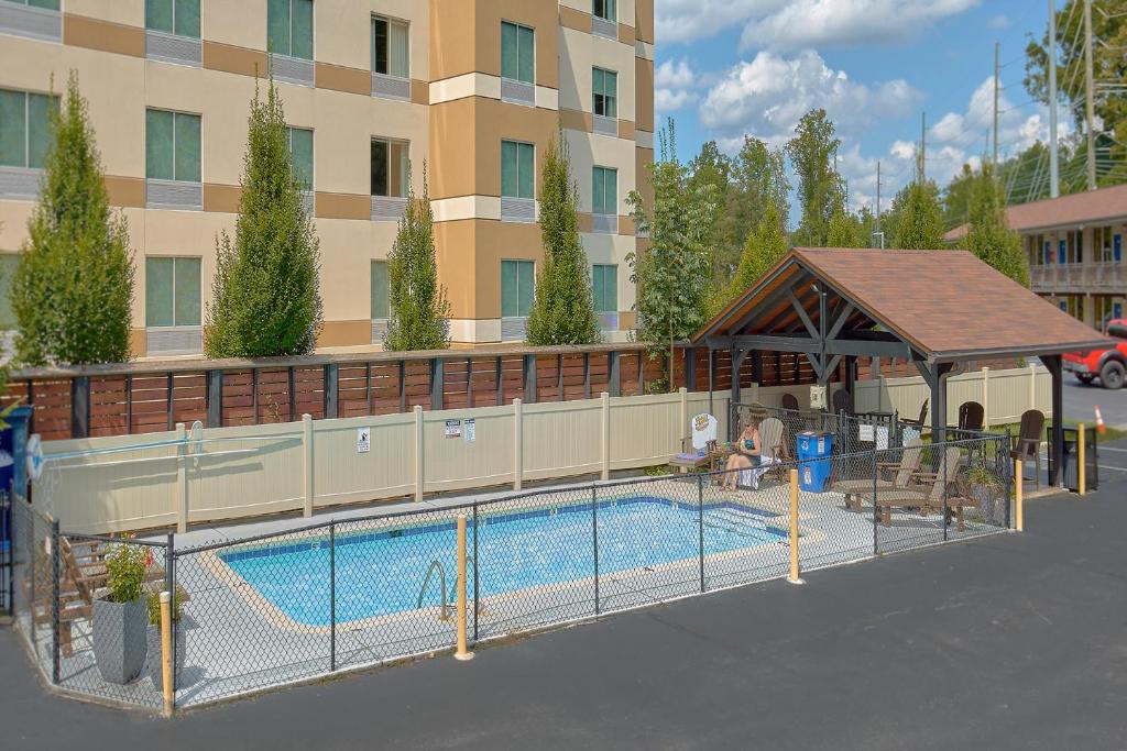 Бассейн в Sidney James Mountain Lodge или поблизости