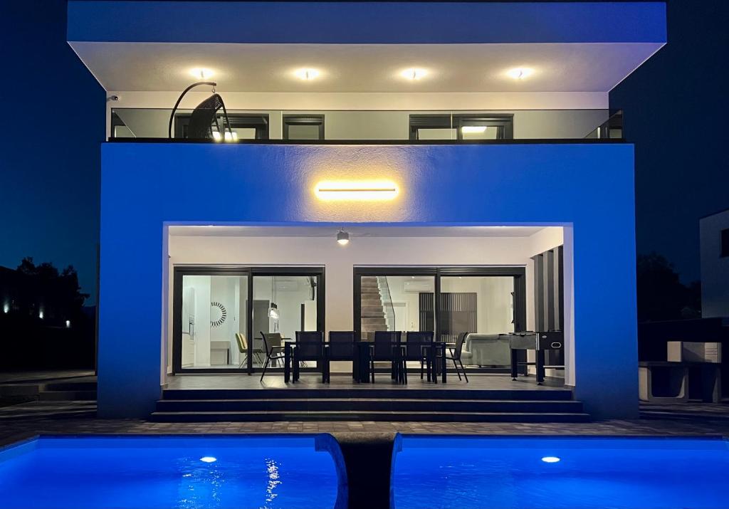Basen w obiekcie Villa Mila lub w pobliżu