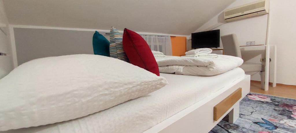 Villa Monera Apartments & Rooms & Free Garage - Single Room