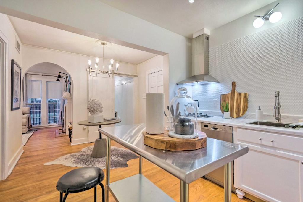 Charming Little Rock Condo Walk to Downtown!, AR