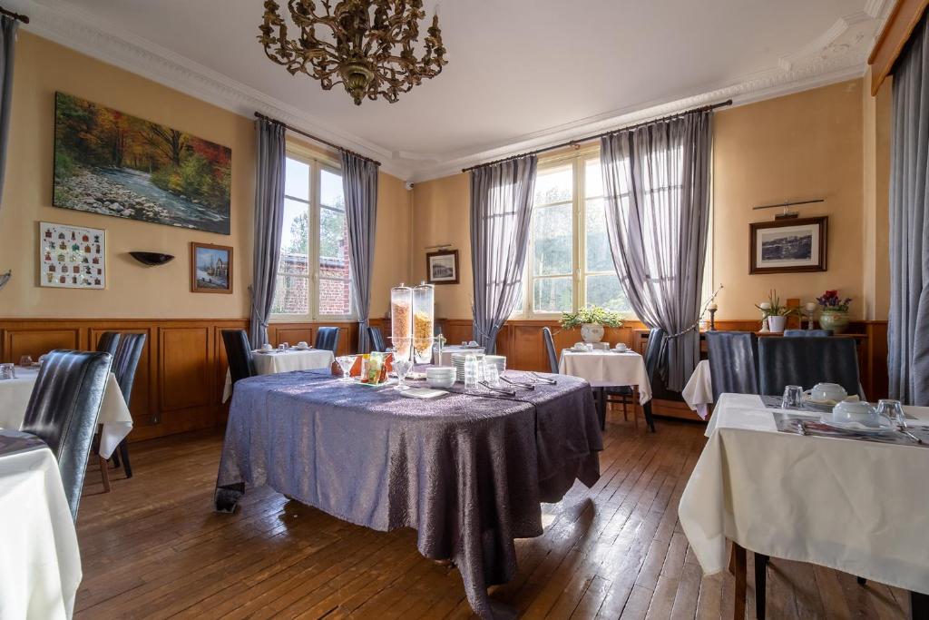Restaurace v ubytování Montdidier Hôtel