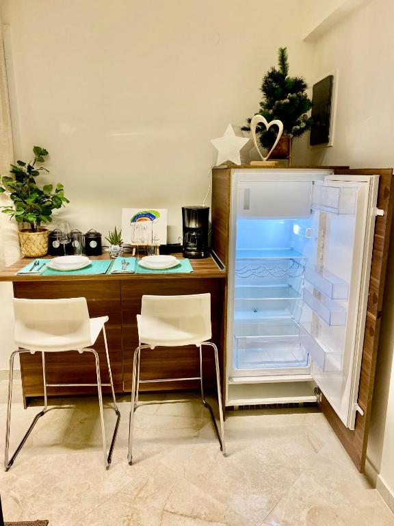 Ag.Sofias pedestrian area luxury ap. & big balcony - 16