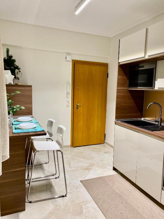 Ag.Sofias pedestrian area luxury ap. & big balcony - 14