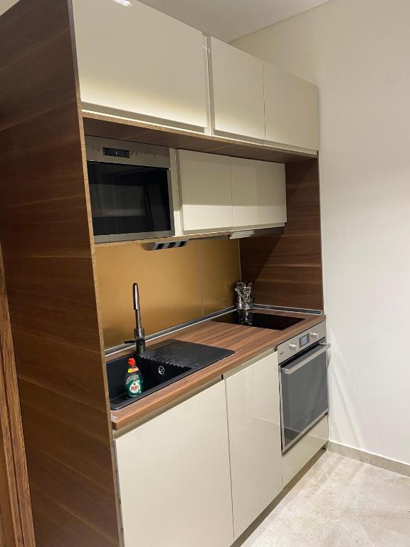 Ag.Sofias pedestrian area luxury ap. & big balcony - 7