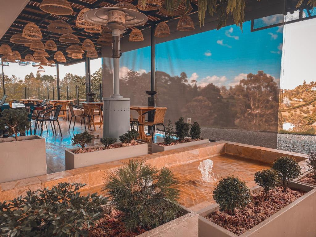 Nespecifikovaný výhled na hory nebo výhled na hory při pohledu z hotelu