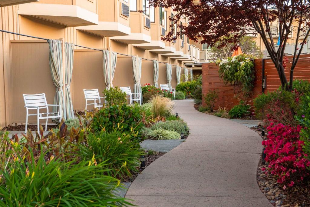 The Lodge at Tiburon - 