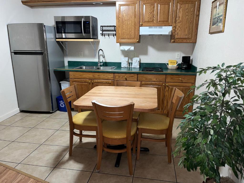 Stratford Inn - King Suite