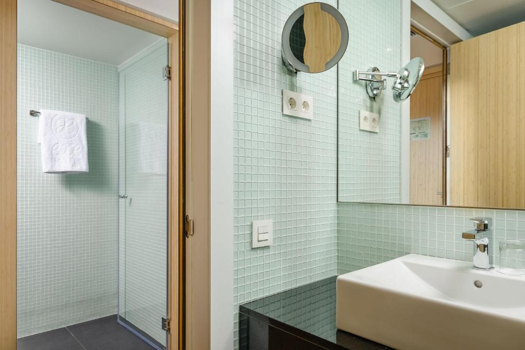 A bathroom at Exe Plaza Catalunya