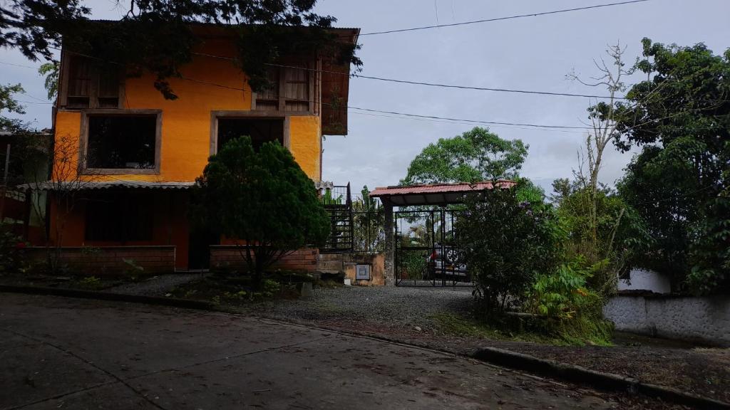Apto/cabaña naranja