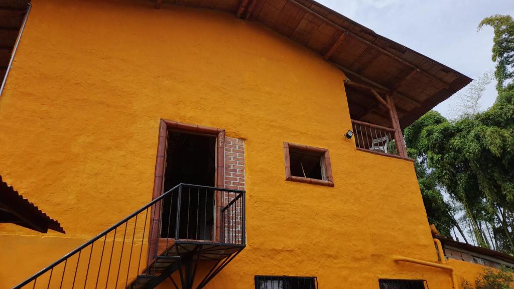 Apto/cabaña naranja