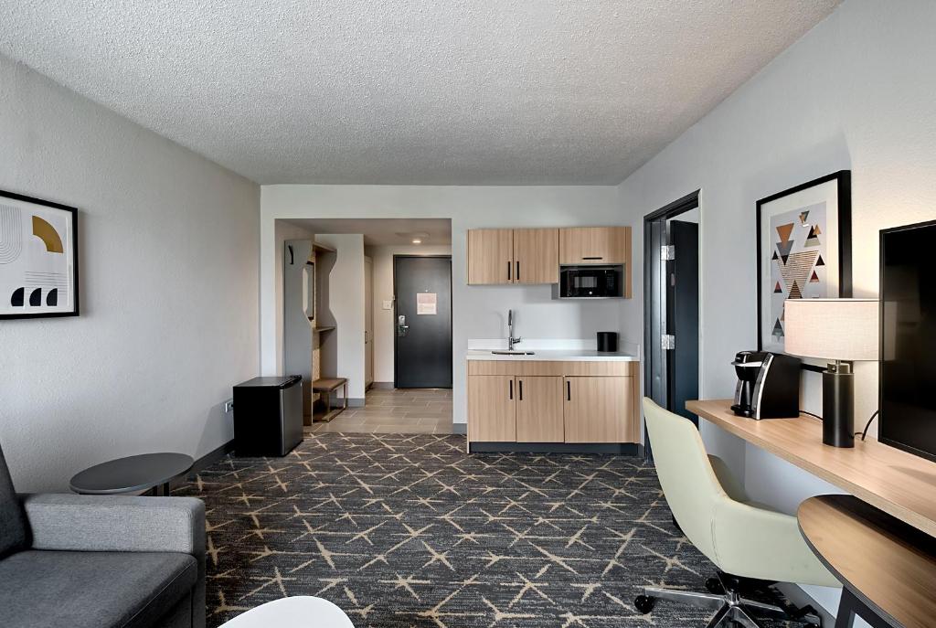 Holiday Inn Hotel & Suites Chicago - Downtown by IHG - King Suite With Sofa Bed