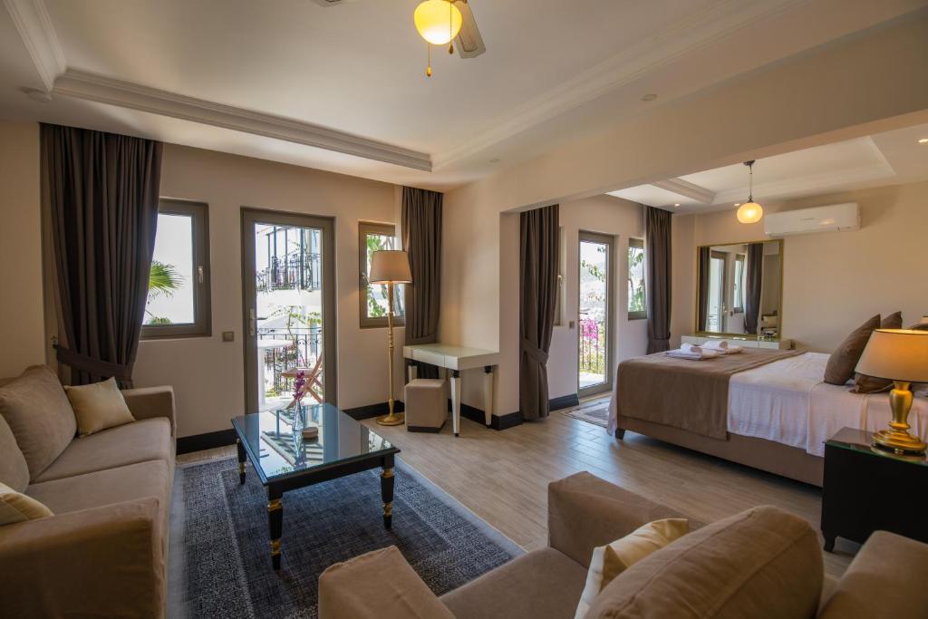 Кровать или кровати в номере The Mediteran Hotel