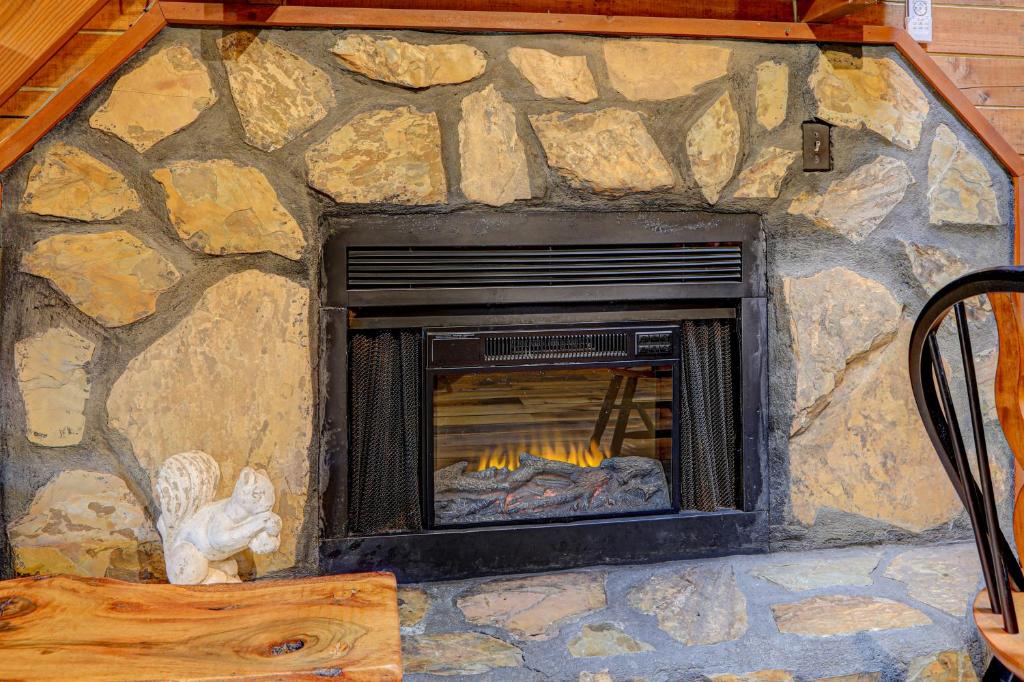Vacation Home Acorn Cabin, Blue Ridge, GA - Booking.com