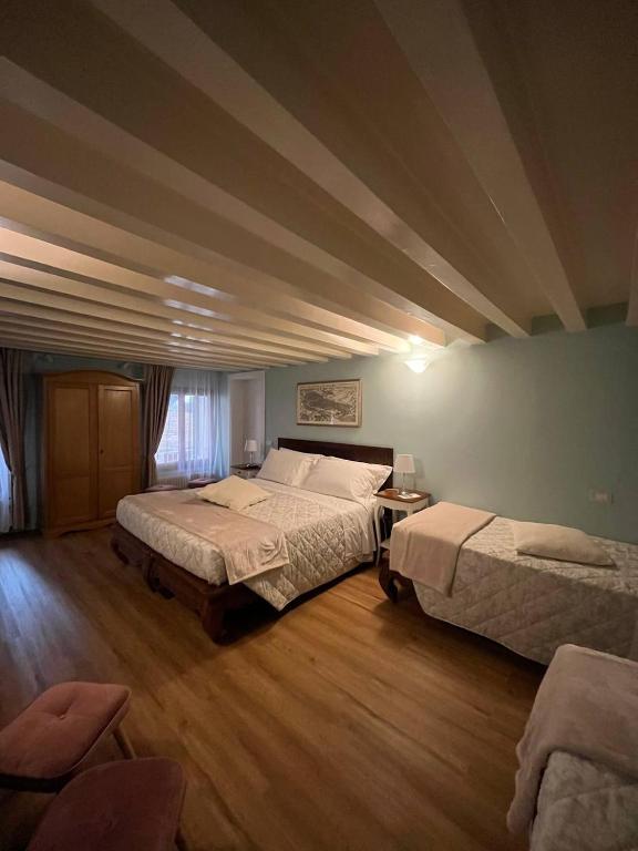 Postel nebo postele na pokoji v ubytování Corte del Doge di Rialto