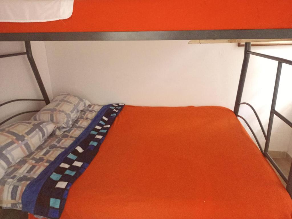 Postel nebo postele na pokoji v ubytování Hostal Cafe San Bernabe