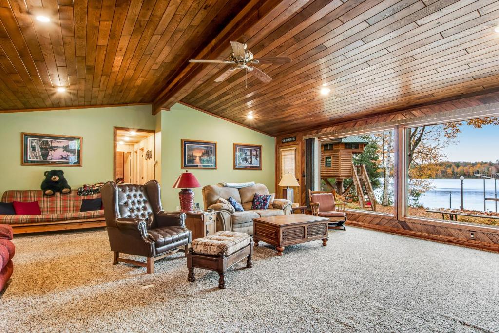 The Lazy Loon, Lac du Flambeau (updated prices 2024)