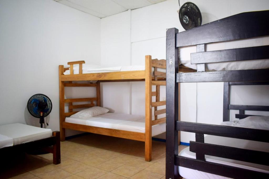 Postel nebo postele na pokoji v ubytování Hosting and Travel Services 420