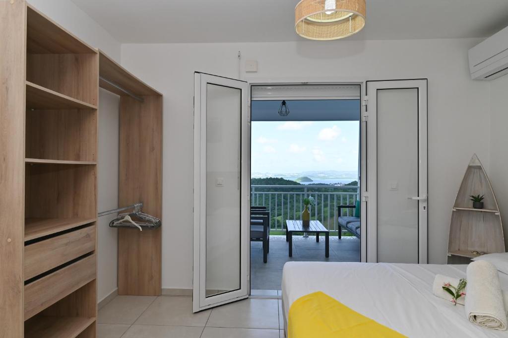 Fotografie z fotogalerie ubytování VILLA EDINA , Exceptionnel aux Trois ILETS,T3 vue incroyable sur FDF v destinaci Les Trois-Îlets