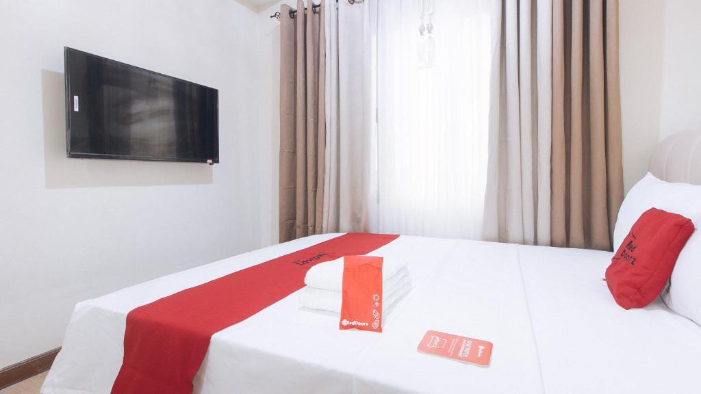 Postel nebo postele na pokoji v ubytování RedDoorz Plus @ Cuarto Verde Staycation