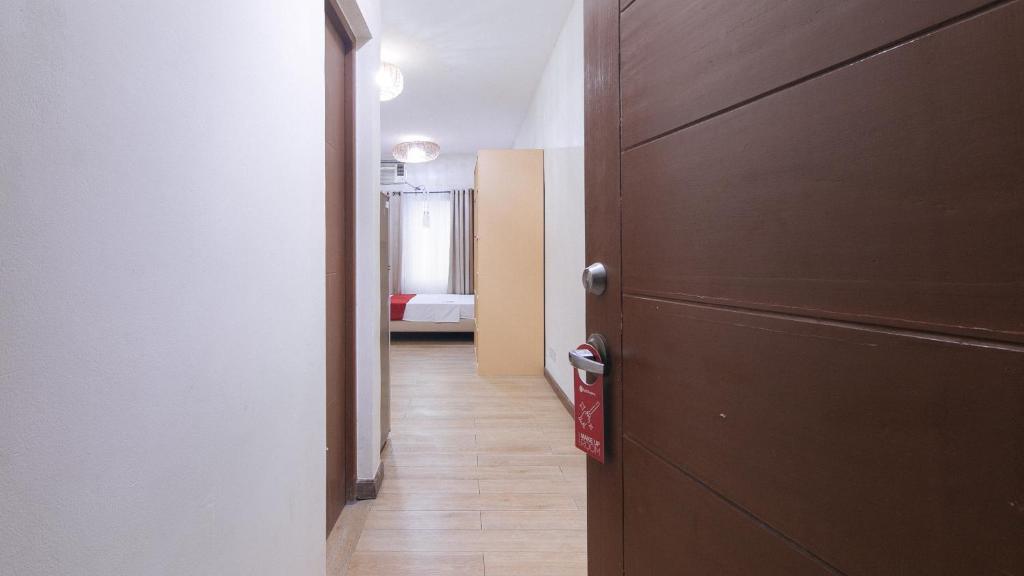 Postel nebo postele na pokoji v ubytování RedDoorz Plus @ Cuarto Verde Staycation