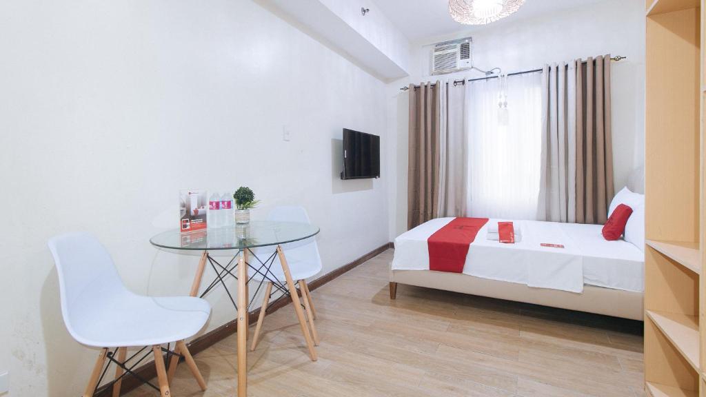 Postel nebo postele na pokoji v ubytování RedDoorz Plus @ Cuarto Verde Staycation