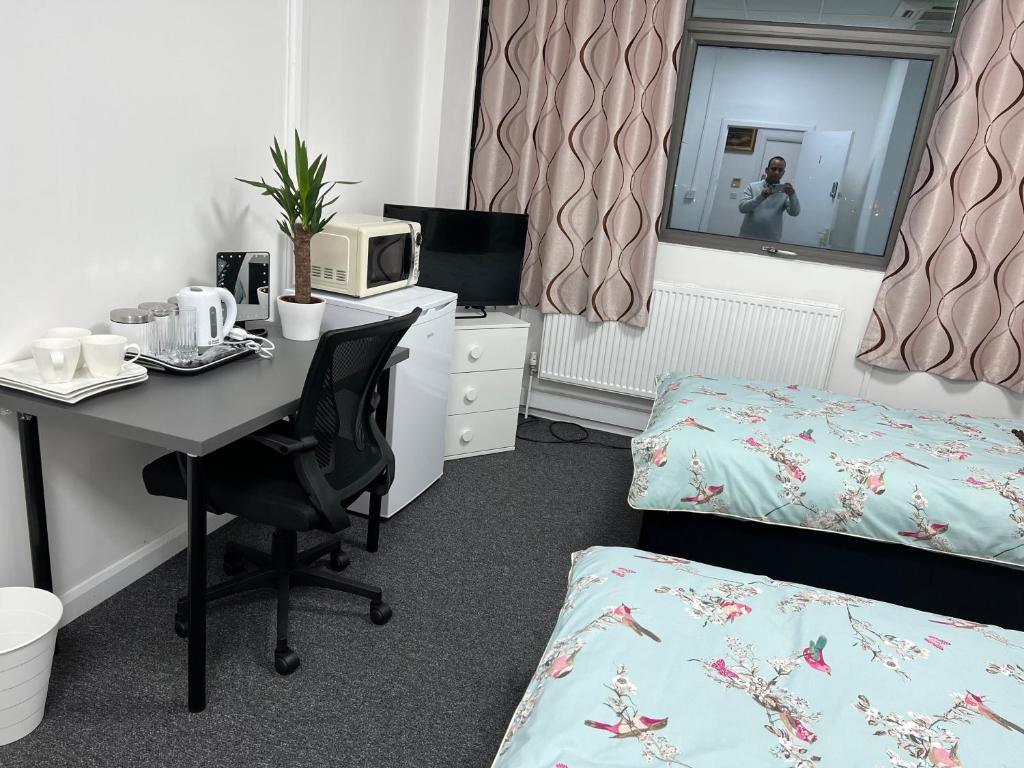 MJ Entire Serviced apartment for 6 Guests Next to Tube station