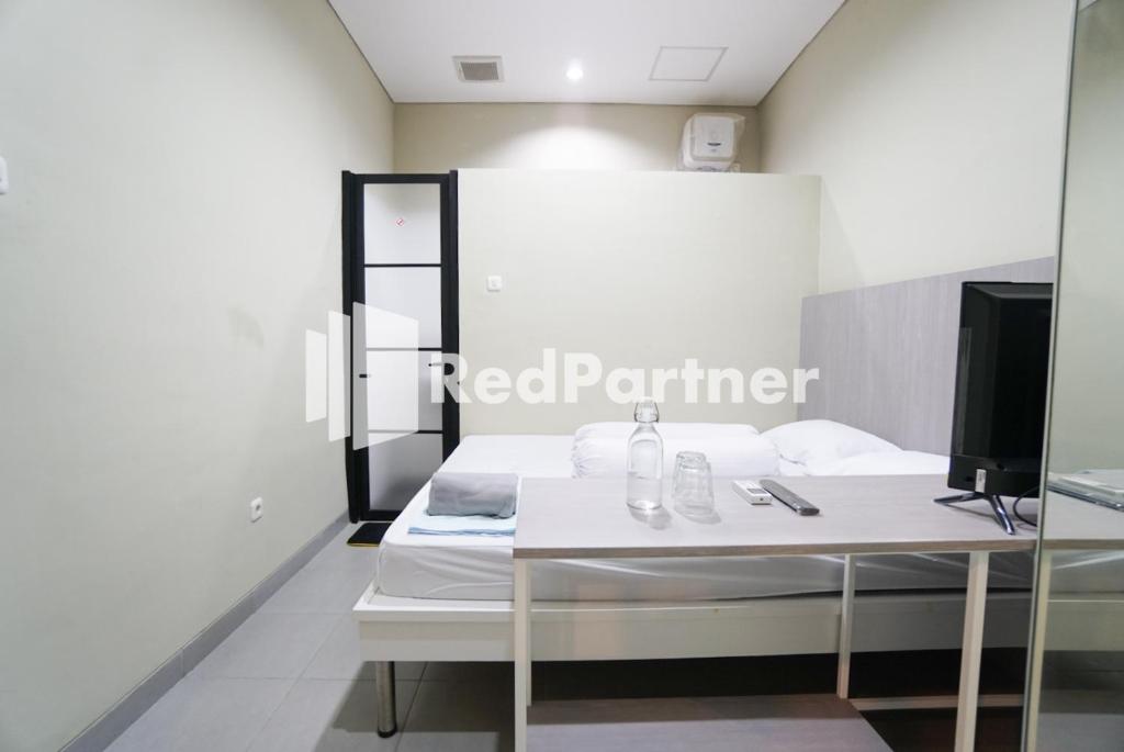 Fotografie z fotogalerie ubytování Tomang Gelong Guest House Syariah Mitra RedDoorz v destinaci Jakarta