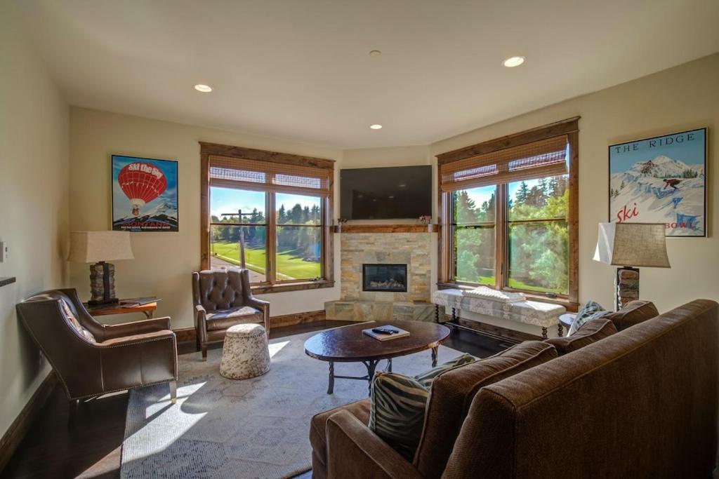 to the Bozeman Treehouse on Main Street, Bozeman Updated 2024