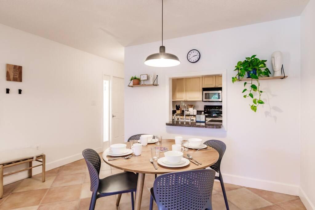*Eclectic hidden Gem / Tiki Bar and Pool* - Two-Bedroom Apartment