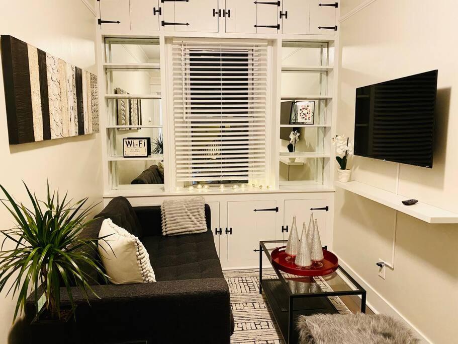 2 Bedroom Apartment in Stamford/Walk to Train Station to NYC