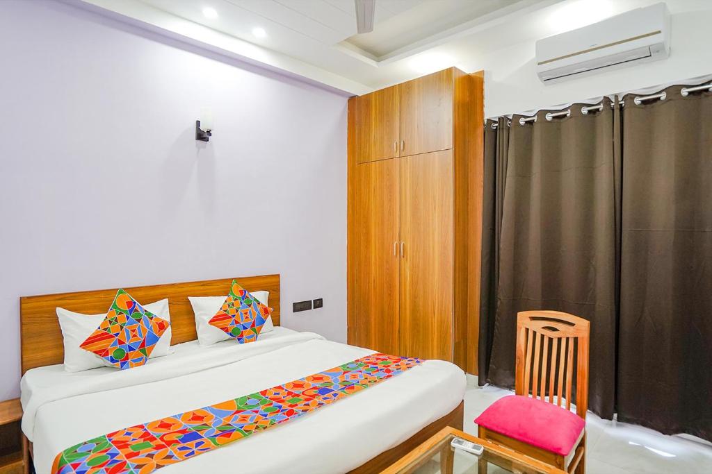 Postel nebo postele na pokoji v ubytování FabHotel Sunrise Sector 56