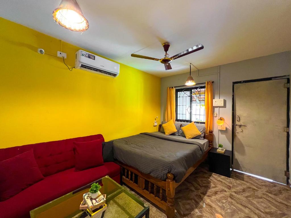 Postel nebo postele na pokoji v ubytování Whoopers Hostel Palolem
