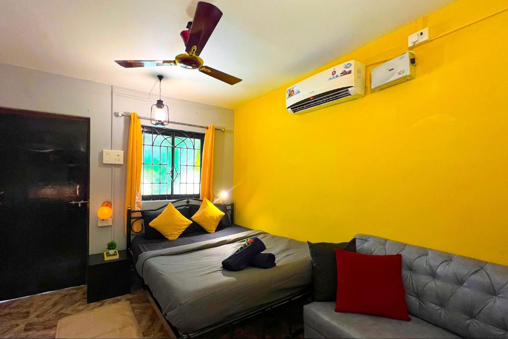 Postel nebo postele na pokoji v ubytování Whoopers Hostel Palolem